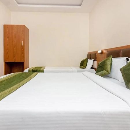 Hotel Volga Plaza ムンバイ エクステリア 写真