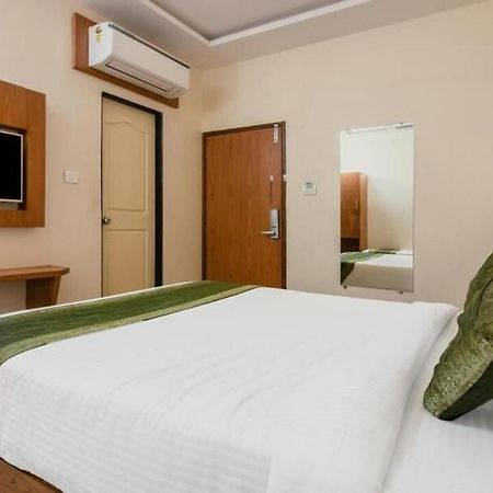 Hotel Volga Plaza ムンバイ エクステリア 写真