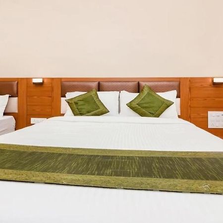 Hotel Volga Plaza ムンバイ エクステリア 写真