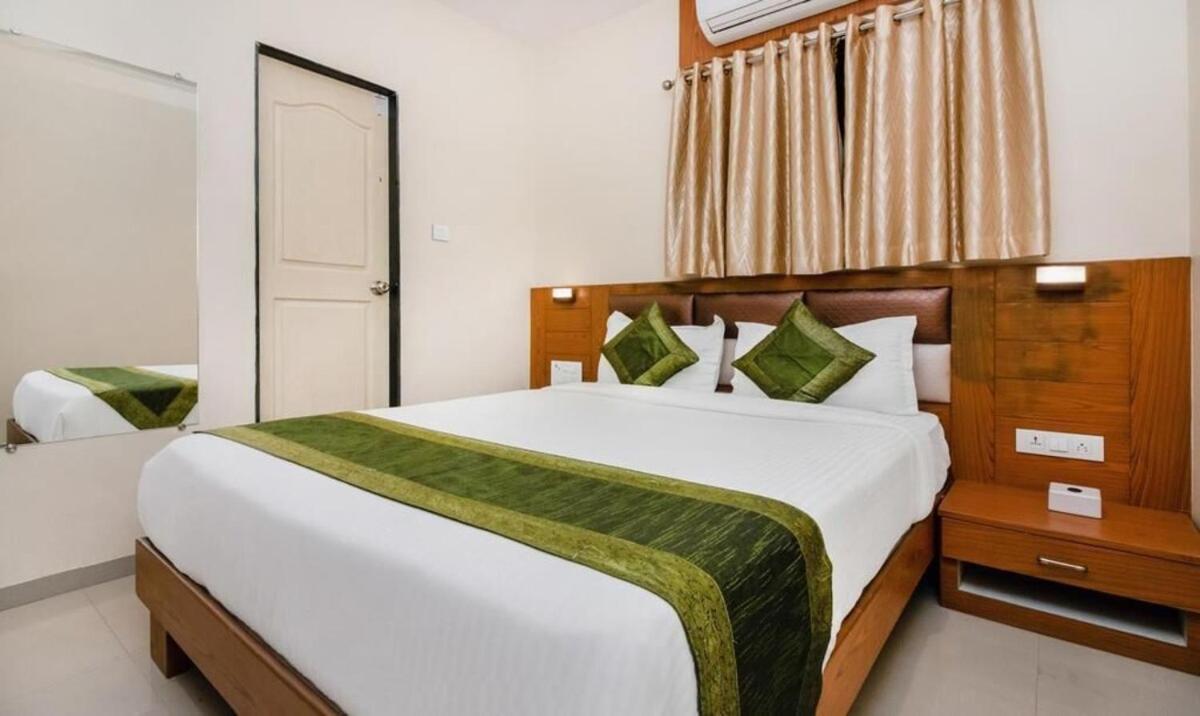 Hotel Volga Plaza ムンバイ エクステリア 写真