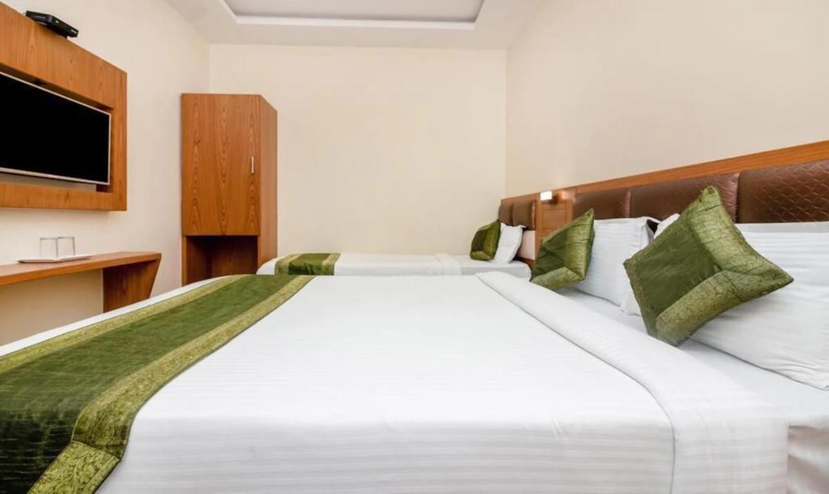 Hotel Volga Plaza ムンバイ エクステリア 写真