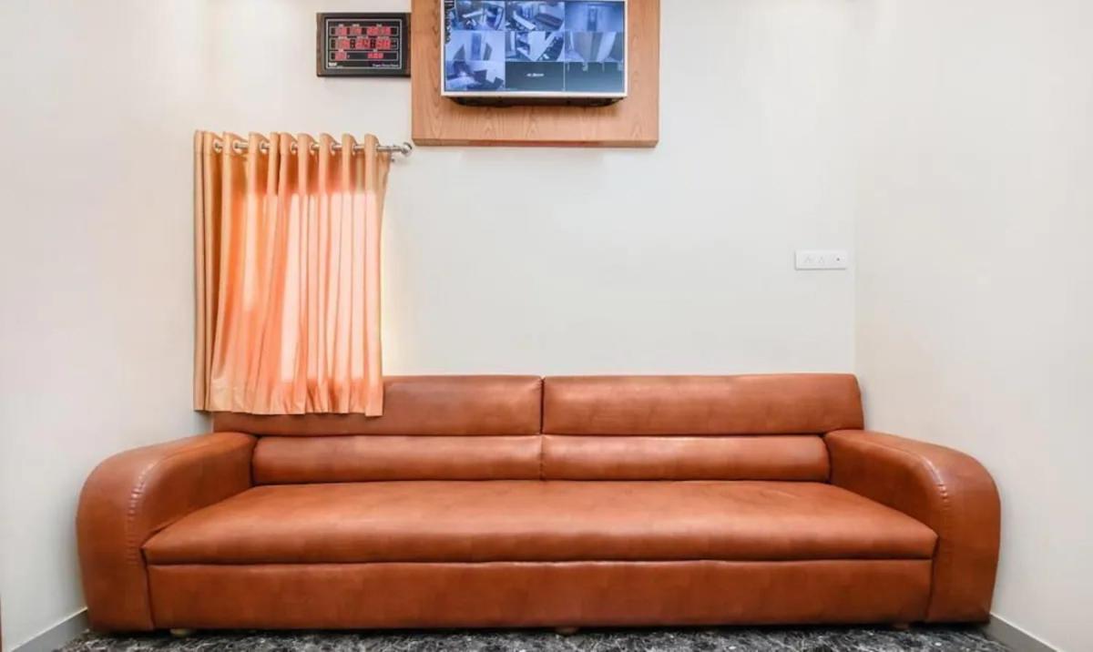 Hotel Volga Plaza ムンバイ エクステリア 写真
